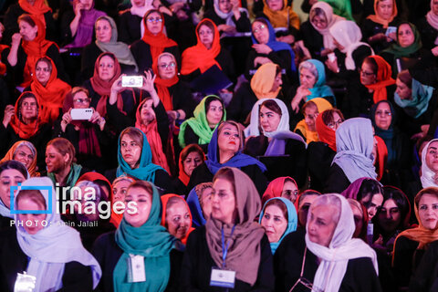 عکس روز | اجرای گروه کُر مادران شهر تهران