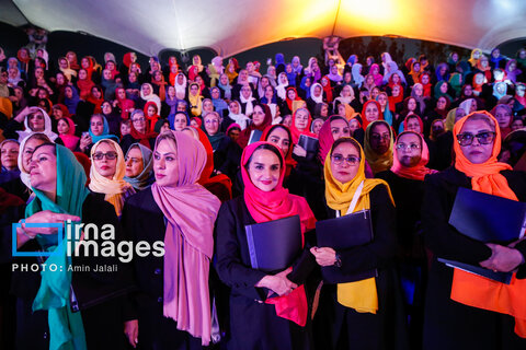 عکس روز | اجرای گروه کُر مادران شهر تهران