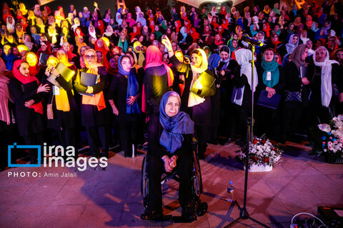 عکس روز | اجرای گروه کُر مادران شهر تهران