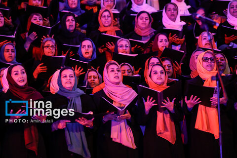 عکس روز | اجرای گروه کُر مادران شهر تهران