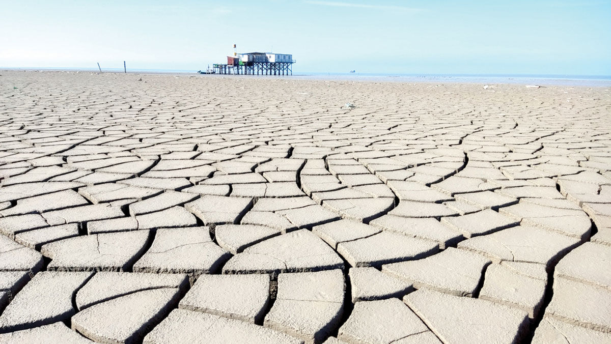 پیشروی بیابان‌ها با پسروی خزر