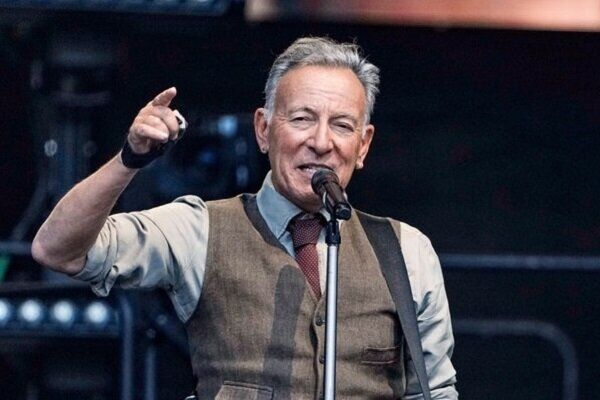 خواننده مشهور آمریکایی: جای ترامپ در زباله‌دان تاریخ است