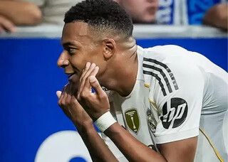 واکنش جالب ام‌باپه بعد از رسیدن به ۴۰۰ گل در فوتبال