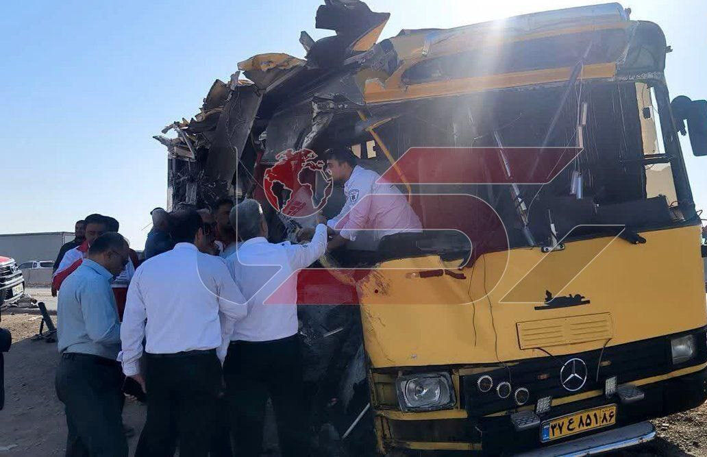 تصادف اتوبوس دانشجویان در سمنان دو کشته و  ۱۴ زخمی بر جای گذاشت