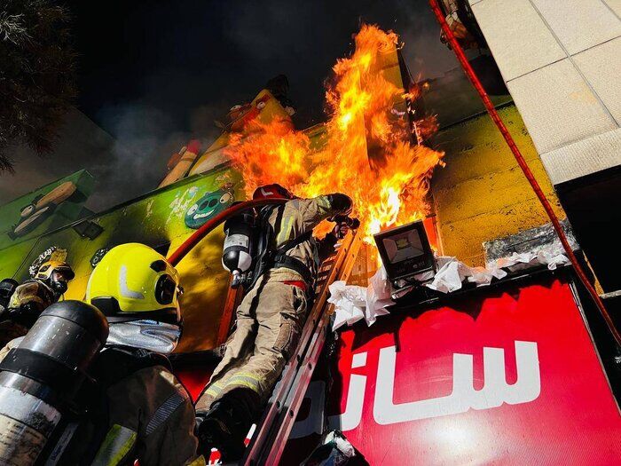 آتش‌سوزی در یک مجتمع تجاری مشهد