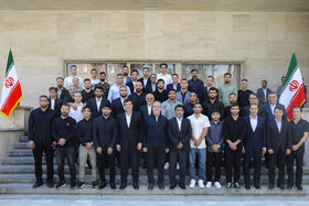 عکس روز | تجلیل از قهرمانان تیم‌های ملی کشتی آزاد و فرنگی توسط رئیس جمهور