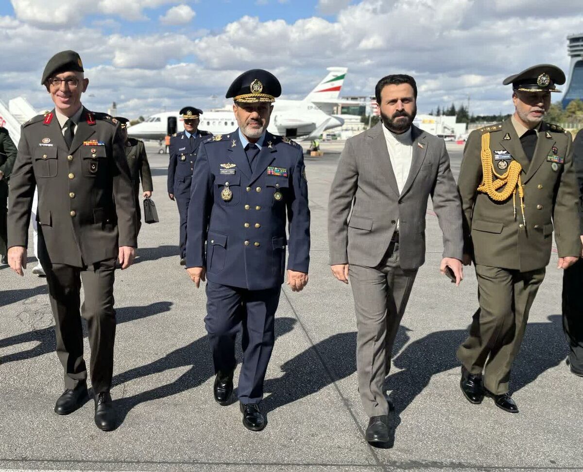 وزیر دفاع در سفر به آنکارا : به دنبال ارتقای روابط دفاعی ایران و ترکیه هستیم