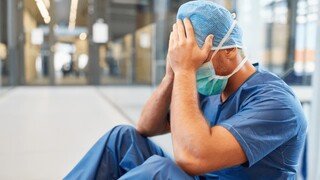 تنها حدود یک چهارم پزشکان ایرانی از حرفه خود رضایت کافی دارند