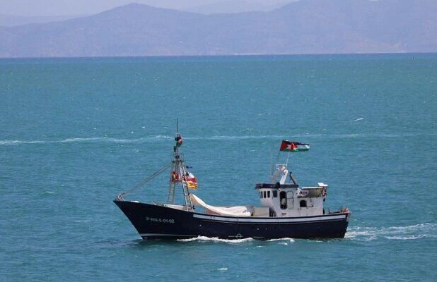 کشتی جنگی اسرائیلی راه کشتی مارینت را بست