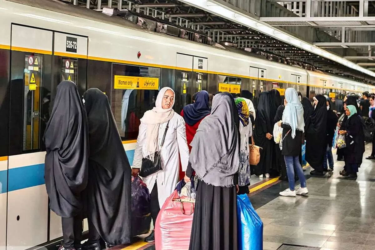 دستفروشان مترو شناسنامه‌دار شدند