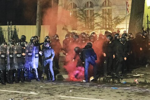 تصاویری از سرکوب گسترده مخالفان سیاست‌های دولت در گرجستان