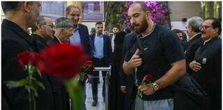 قهرمانان تیم ملی کشتی جمهوری اسلامی ایران میهمان امام مهربانی‌ها شدند