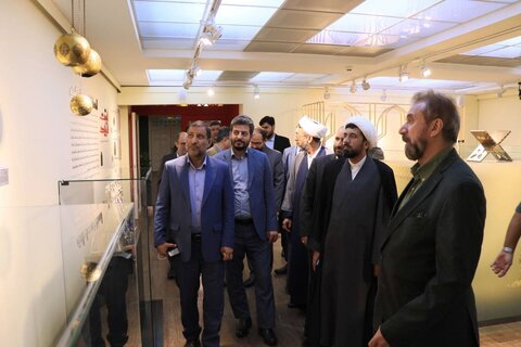 بازدید مدیران عالی حرم مطهر رضوی از کتابخانه و موزه ملی ملک