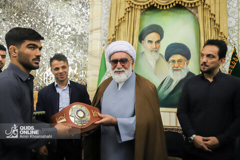 گزارش تصویری | دیدار اعضای تیم‌های ملی کشتی آزاد و فرنگی با تولیت آستان قدس رضوی