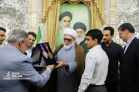 گزارش تصویری | دیدار اعضای تیم‌های ملی کشتی آزاد و فرنگی با تولیت آستان قدس رضوی