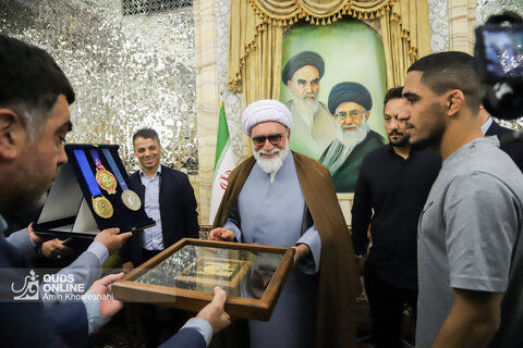 گزارش تصویری | دیدار اعضای تیم‌های ملی کشتی آزاد و فرنگی با تولیت آستان قدس رضوی