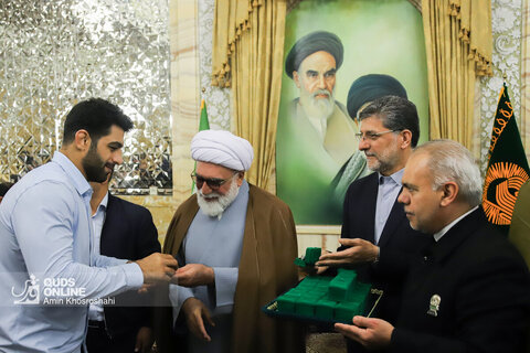 گزارش تصویری | دیدار اعضای تیم‌های ملی کشتی آزاد و فرنگی با تولیت آستان قدس رضوی