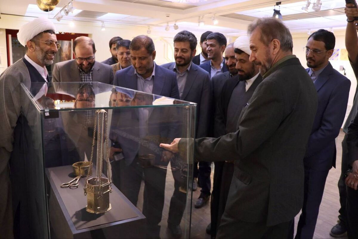 بازدید مدیران عالی حرم مطهر رضوی از کتابخانه و موزه ملی ملک