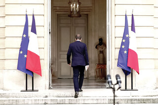 کابینه ۱۴ساعته وزیر دفاع / طی دو سال گذشته پنج دولت در فرانسه سقوط کرده است