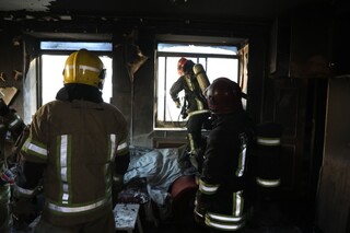 حبس شدن کودک یک ساله در حریق منزل مسکونی