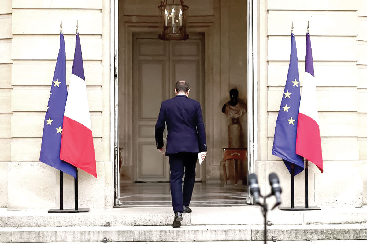 کابینه ۱۴ساعته وزیر دفاع / طی دو سال گذشته پنج دولت در فرانسه سقوط کرده است