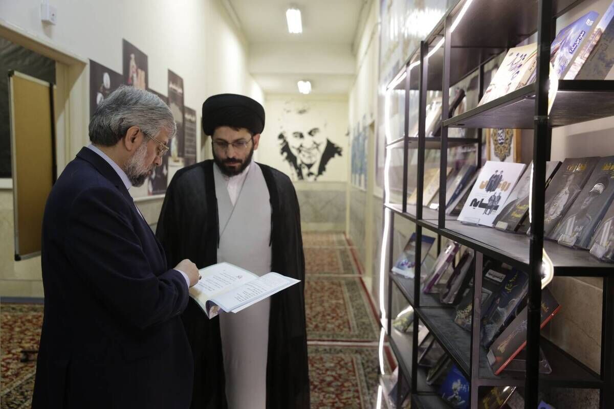 مدیر عالی حرم مطهر رضوی: گسترش همکاری با مجموعه‌های پژوهشی برای تبیین مبانی فکری انقلاب اسلامی ضروری است