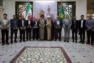 اهدای مجموعه کتابی با محوریت "جنایات القاعده و داعش" توسط عتبه حسینی به کتابخانه رضوی