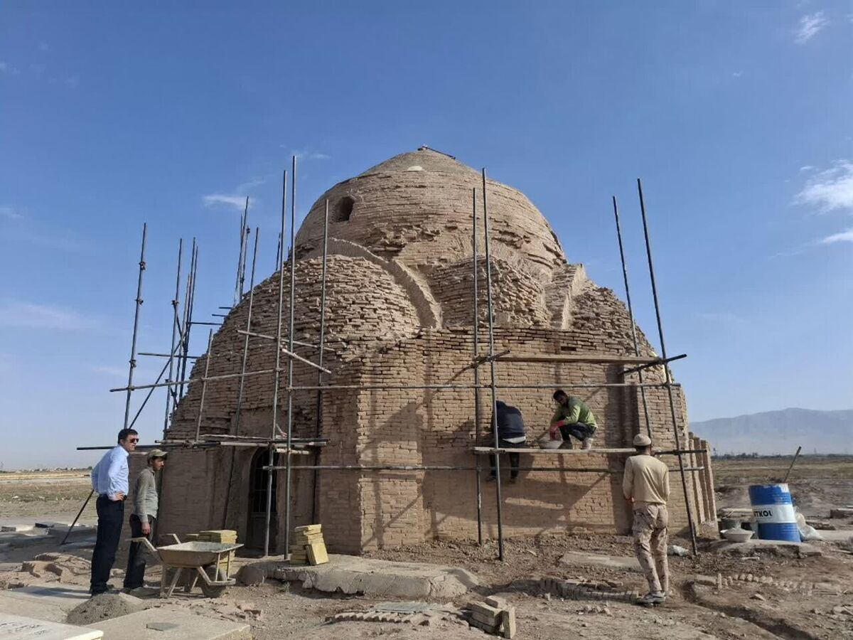 آغاز عملیات مرمت گنبد تاریخی شادمهر نیشابور
