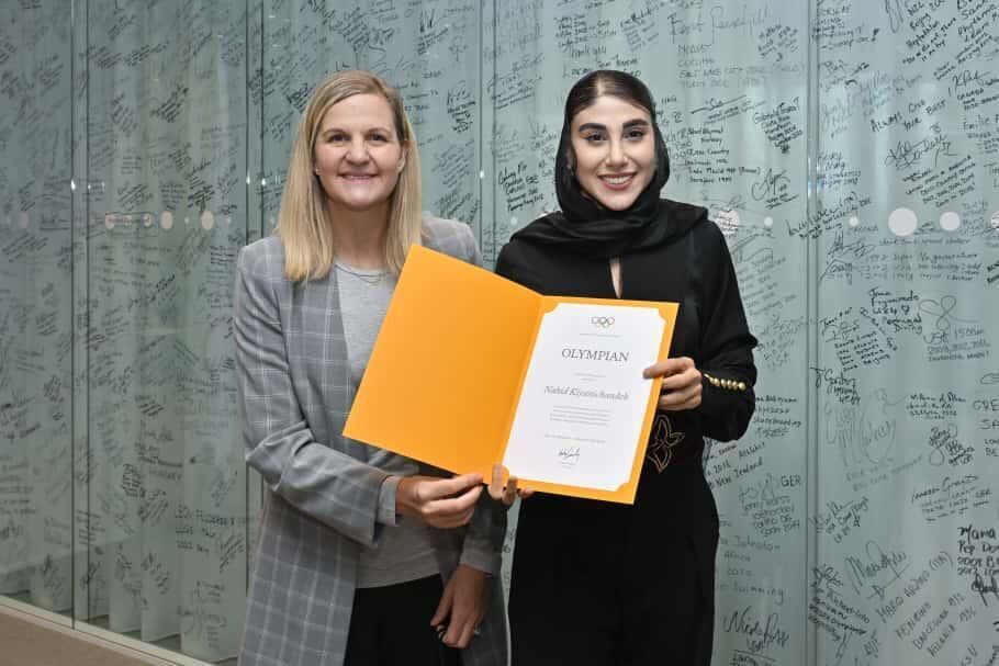 امضای دیوار المپیک توسط کیانی در لوزان