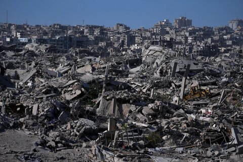 بازگشت به ویرانه‌ها؛ عکس‌هایی از خانواده‌های فلسطینی که به خانه‌هایشان برمی‌گردند