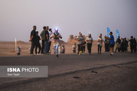 سومین ماراتن شب‌بیابان جهانی لوت در شهداد کرمان‌