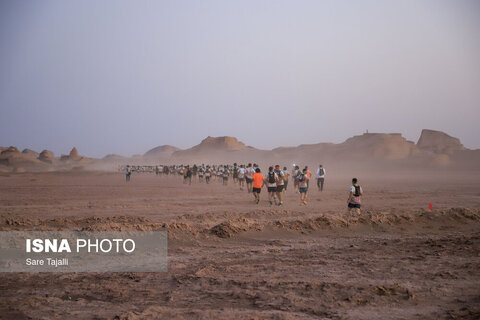 سومین ماراتن شب‌بیابان جهانی لوت در شهداد کرمان‌