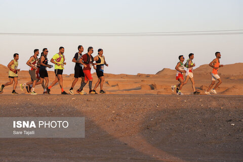 سومین ماراتن شب‌بیابان جهانی لوت در شهداد کرمان‌