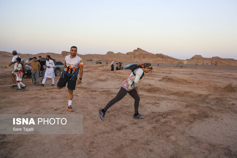 سومین ماراتن شب‌بیابان جهانی لوت در شهداد کرمان‌
