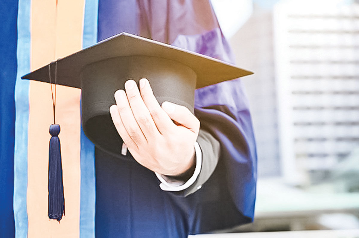 آموزش عالی را قربانی درآمد دلاری نکنیم