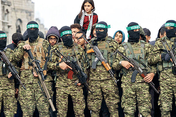 تحلیلگر صهیونیست: حماس در حال نمایش قدرت در خیابان‌های غزه است