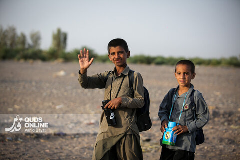 توزیع بسته های تحصیلی در روستاهای جنوب استان کرمان