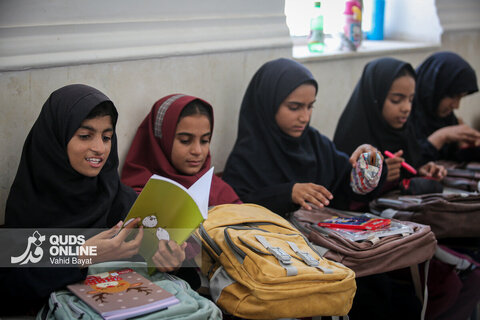 توزیع بسته های تحصیلی در روستاهای جنوب استان کرمان