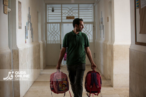 توزیع بسته های تحصیلی در روستاهای جنوب استان کرمان