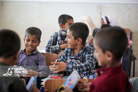 توزیع بسته های تحصیلی در روستاهای جنوب استان کرمان