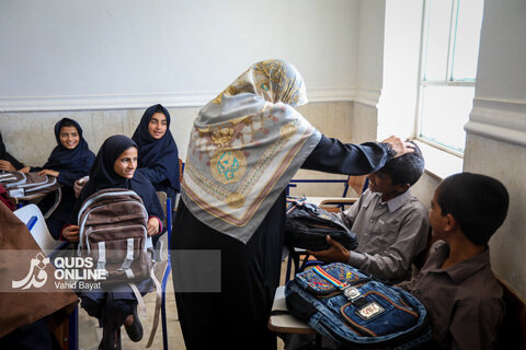 توزیع بسته های تحصیلی در روستاهای جنوب استان کرمان