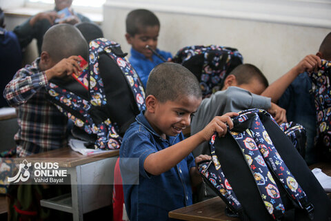 توزیع بسته های تحصیلی در روستاهای جنوب استان کرمان