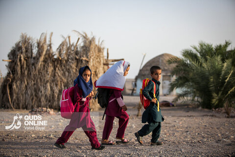 توزیع بسته های تحصیلی در روستاهای جنوب استان کرمان
