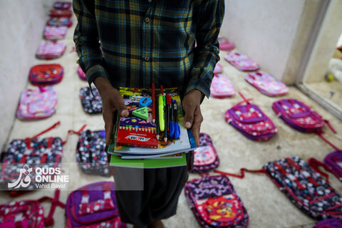 توزیع بسته های تحصیلی در روستاهای جنوب استان کرمان