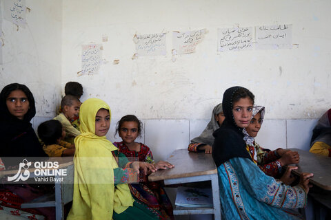 توزیع بسته های تحصیلی در روستاهای جنوب استان کرمان