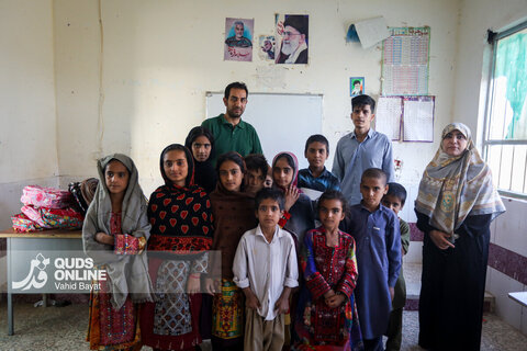 توزیع بسته های تحصیلی در روستاهای جنوب استان کرمان