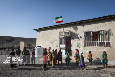 توزیع بسته های تحصیلی در روستاهای جنوب استان کرمان
