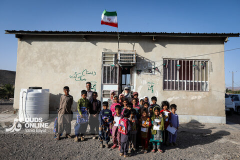 توزیع بسته های تحصیلی در روستاهای جنوب استان کرمان