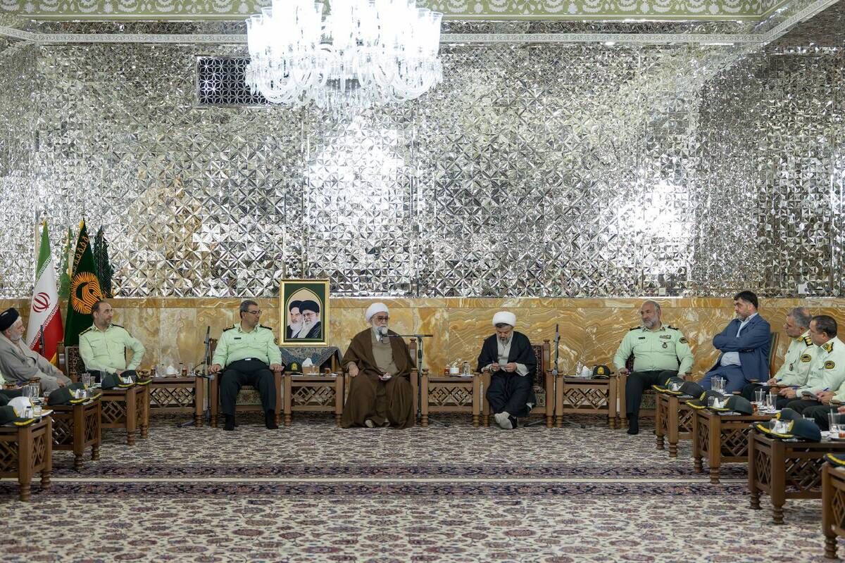 نظامیان دژ استوار مردم و مایه عزت دین و امنیت جامعه‌اند/ امنیت، زیربنای پیشرفت جامعه است