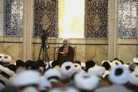 ما روحانیون باید خیلی مواظب و پاک باشیم